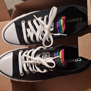 Converse shoes size 6 women's 7 mens